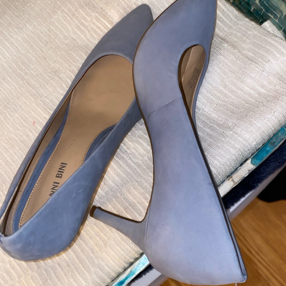 Gianni Bini Blue suede 2in heel